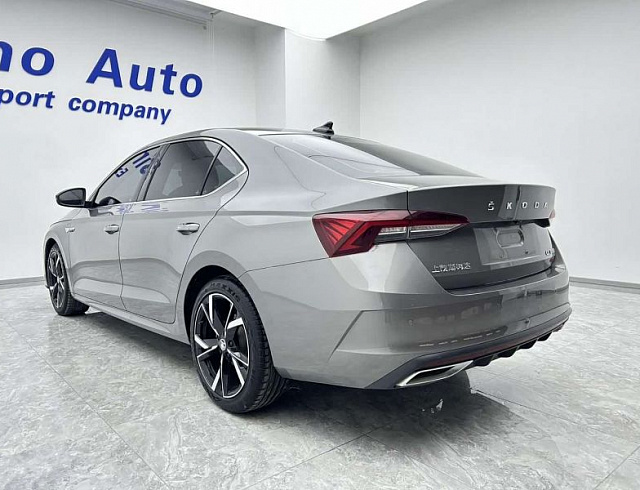 Skoda Octavia 1.4 л 2022 г. Серебристо-серый, пробег 44000 км