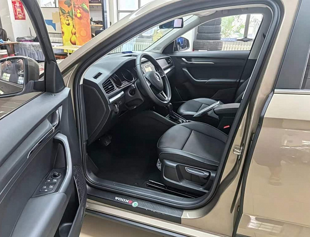 Skoda Kamiq 1.5 л 2022 г. желто-оранжевый, пробег 23000 км