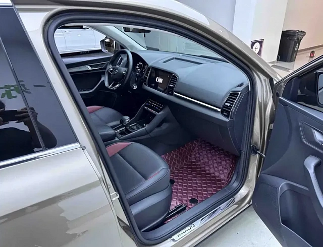 Skoda Karoq 1.4 л 2022 г. шампань/коричневый, пробег 27000 км