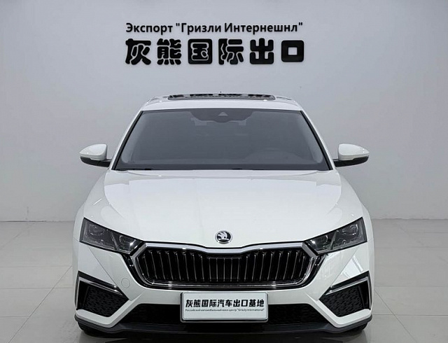 Skoda Octavia 1.4 л 2022 г. Белый, пробег 14000 км