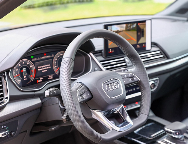 Audi Q5 черный 2026