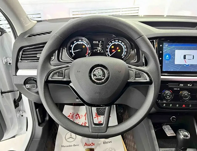 Skoda Kamiq 1.5 л 2023 г. Белый, пробег 7000 км
