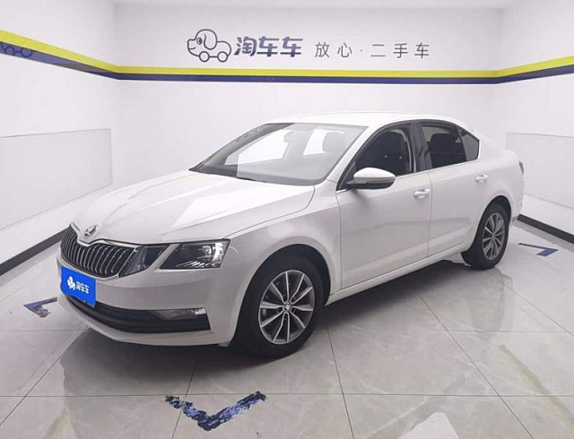 Skoda Octavia 1.5 л 2022 г. Белый, пробег 41700 км