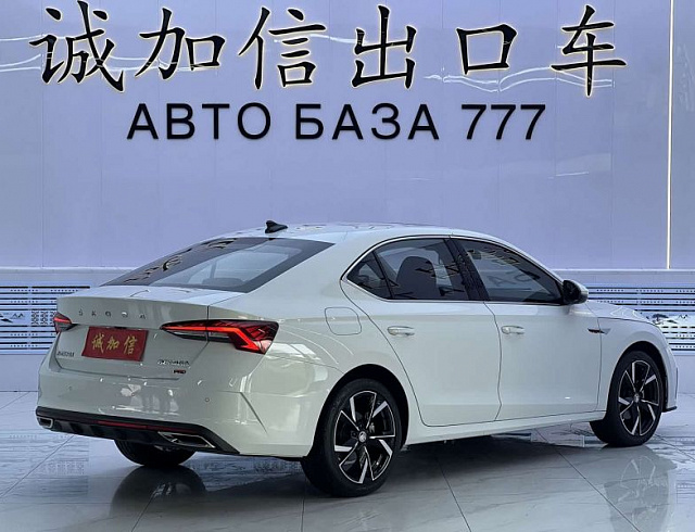 Skoda Octavia 1.4 л 2023 г. Белый, пробег 8800 км