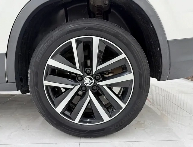 Skoda Kamiq 1.5 л 2022 г. Белый, пробег 31000 км