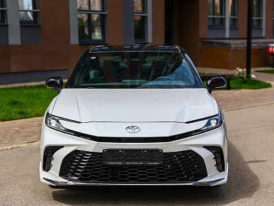 Toyota Camry белый 2026