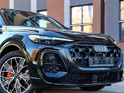 Audi Q5 черный 2025