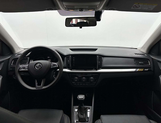 Skoda Kamiq 1.5 л 2022 г. желто-оранжевый, пробег 40000 км
