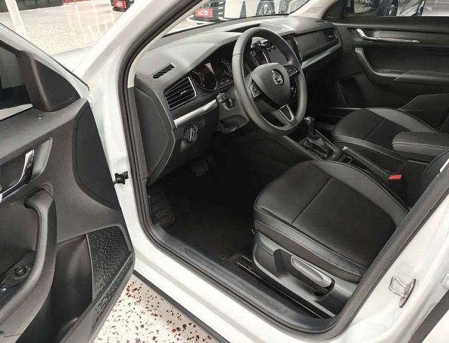 Skoda Kamiq 1.5 л 2023 г. Белый, пробег 17400 км