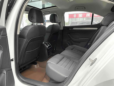 Skoda Superb 1.4 л 2023 г. Белый, пробег 20099 км