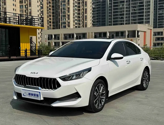 Kia K3 1.5 л 2022 г. Белый, пробег 36000 км