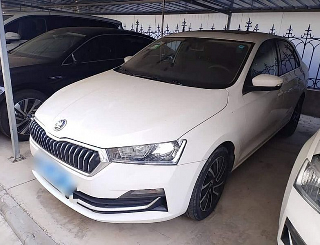 Skoda Rapid 1.5 л 2022 г. Белый, пробег 43500 км