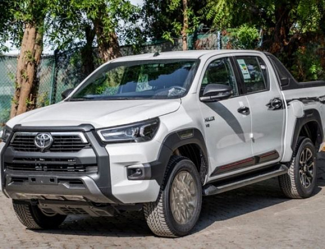 Toyota Hilux 4.0 л 2026 г. Белый