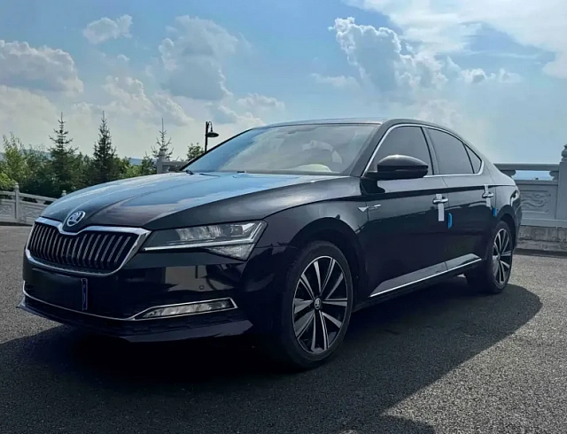 Skoda Superb 1.4 л 2022 г. Чёрный, пробег 36000 км