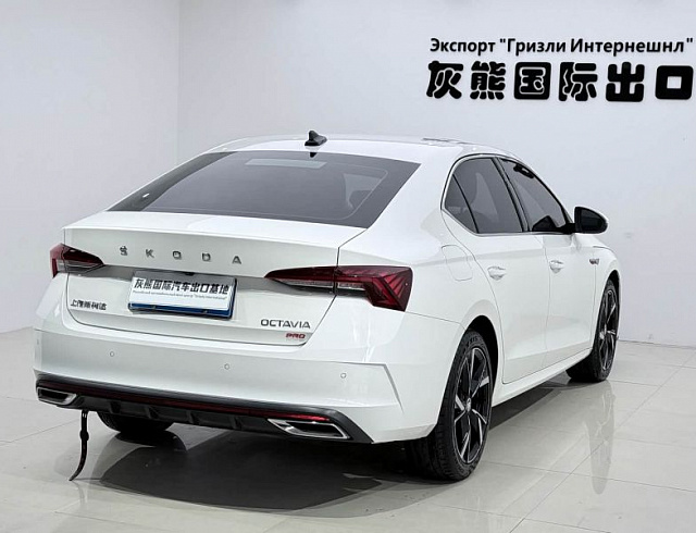 Skoda Octavia 1.4 л 2022 г. Белый, пробег 14000 км