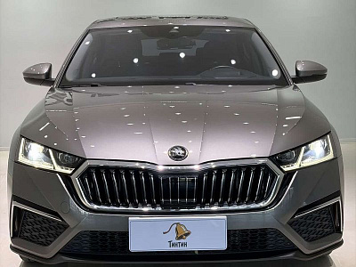 Skoda Octavia 1.4 л 2022 г. Серебристо-серый, пробег 24000 км