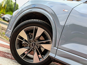 Audi Q2 серый 2026