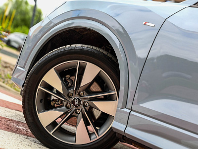 Audi Q2 серый 2026