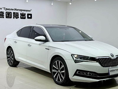 Skoda Superb 1.4 л 2023 г. Белый, пробег 45000 км