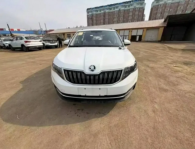 Skoda Kamiq 1.5 л 2025 г. Белый, пробег 9000 км