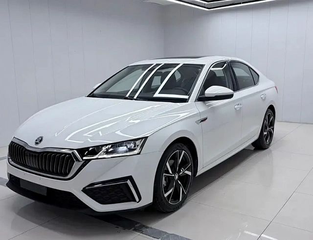 Skoda Octavia 1.4 л 2022 г. Белый, пробег 39000 км