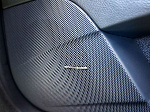 Mercedes-Benz E-Класс белый 2005