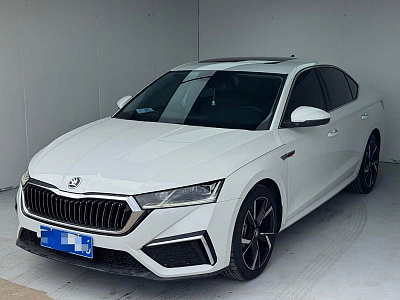 Skoda Octavia 1.4 л 2023 г. Белый, пробег 13899 км