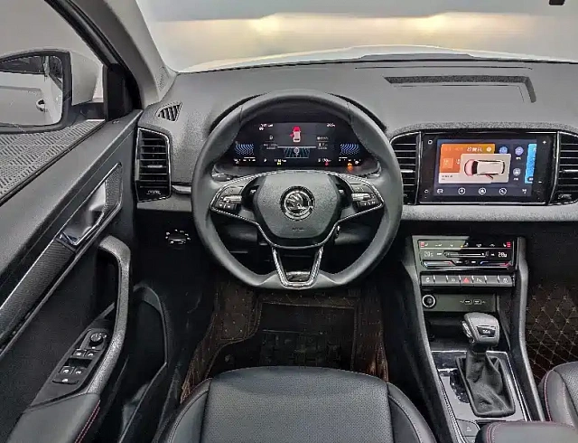 Skoda Karoq 1.4 л 2023 г. Белый, пробег 11000 км