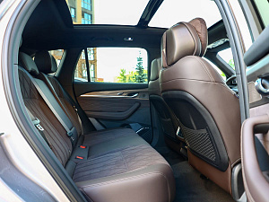 Geely Monjaro серый 2026