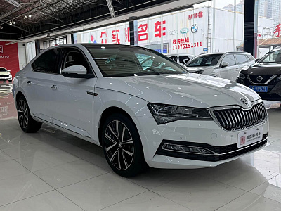 Skoda Superb 1.4 л 2023 г. Белый, пробег 40000 км