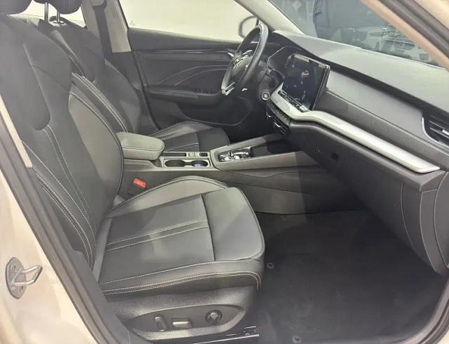 Skoda Octavia 1.4 л 2022 г. Белый, пробег 19000 км