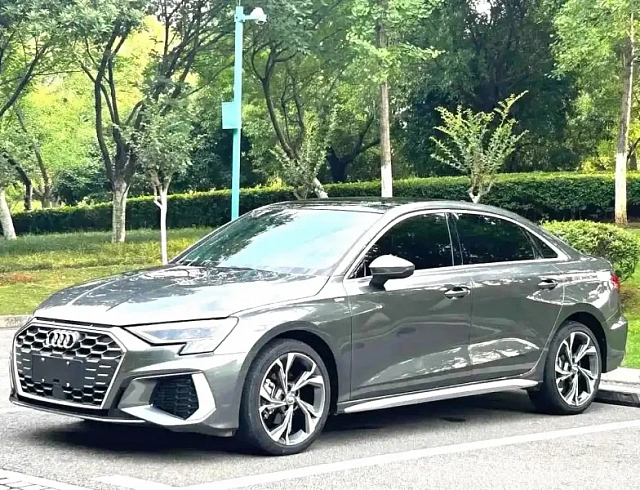 Audi A3 1.4 л 2022 г. Серебристо-серый, пробег 47000 км