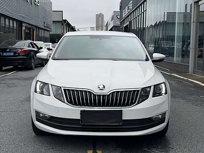 Skoda Octavia 1.5 л 2022 г. Белый, пробег 16000 км