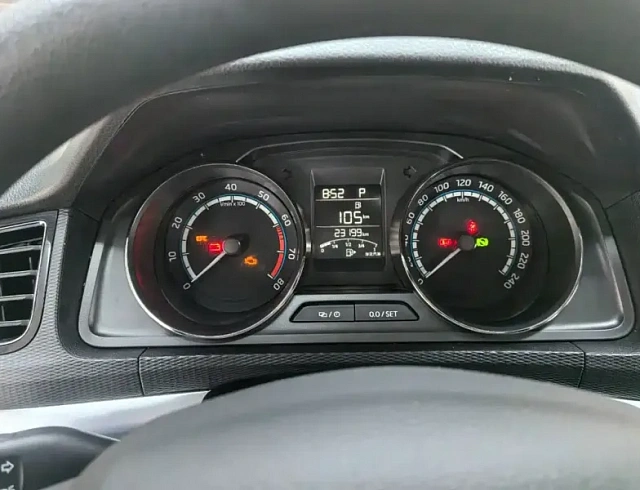 Skoda Kamiq 1.5 л 2022 г. желто-оранжевый, пробег 23000 км