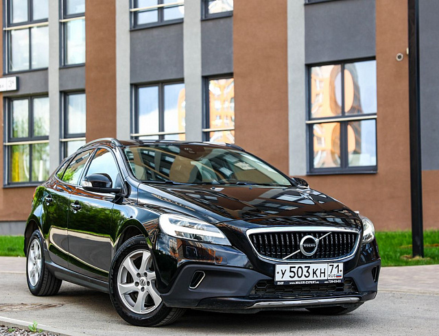 Volvo V40 Cross Country черный 2019