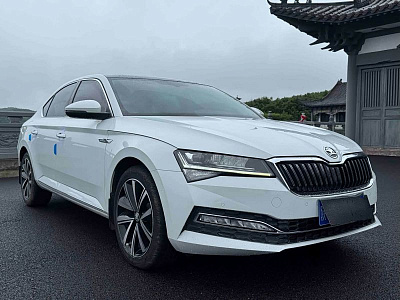 Skoda Superb 1.4 л 2023 г. Белый, пробег 41000 км