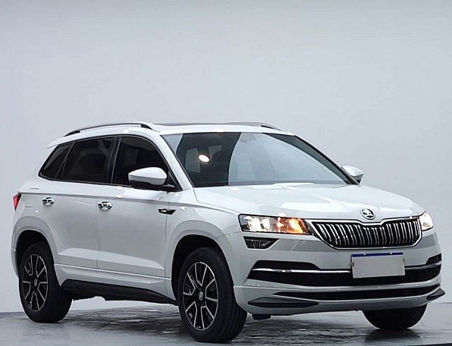 Skoda Karoq 1.4 л 2023 г. Белый, пробег 11000 км