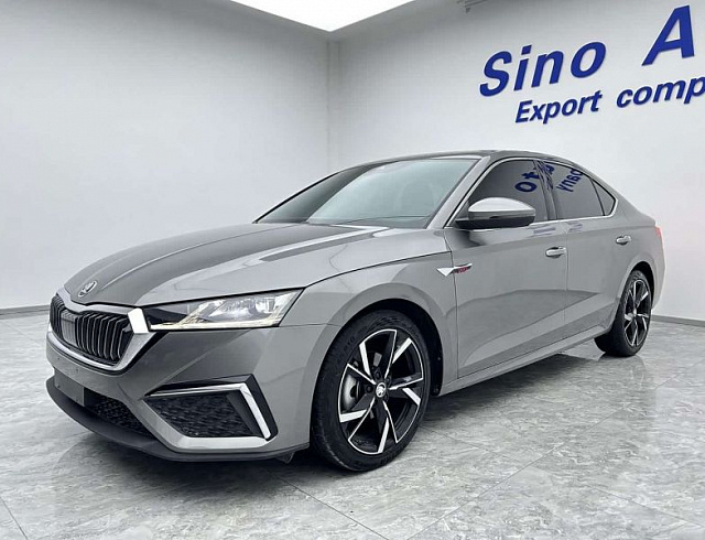 Skoda Octavia 1.4 л 2022 г. Серебристо-серый, пробег 44000 км