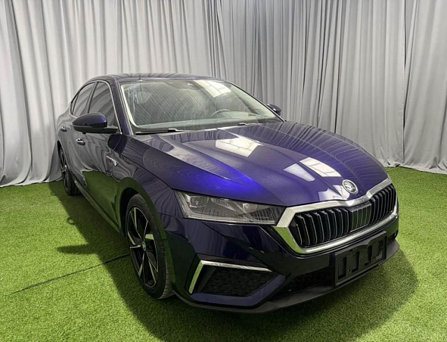 Skoda Octavia 1.4 л 2022 г. Голубой, пробег 30000 км