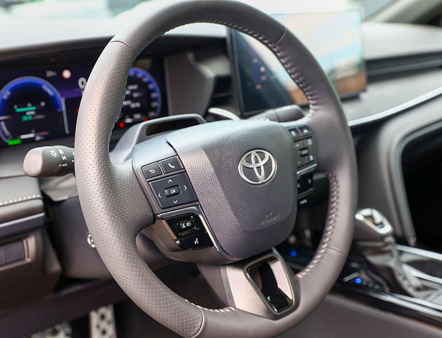 Toyota Camry белый 2026