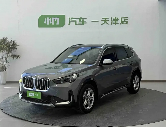 BMW X1 1.5 л 2023 г. Серебристо-серый, пробег 36000 км