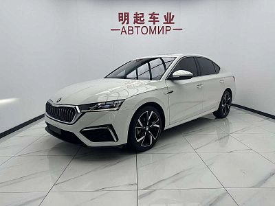 Skoda Octavia 1.4 л 2023 г. Белый, пробег 21000 км