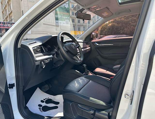 Skoda Kamiq 1.5 л 2023 г. Белый, пробег 21000 км