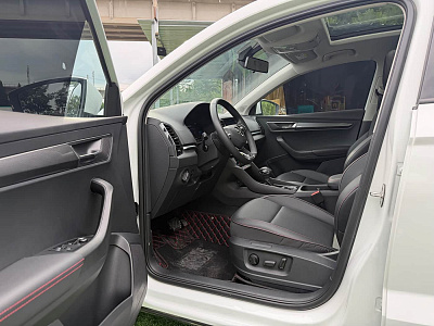 Skoda Karoq 1.4 л 2023 г. Белый, пробег 23000 км