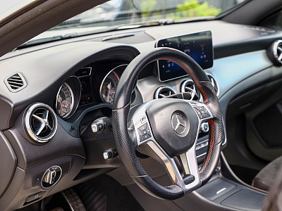 Mercedes-Benz CLA белый 2013