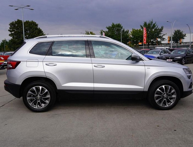 Skoda Karoq 2022 г. Серебристый, пробег 42872 км