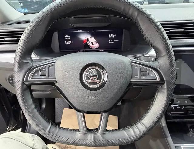 Skoda Superb 1.4 л 2024 г. Чёрный, пробег 9000 км