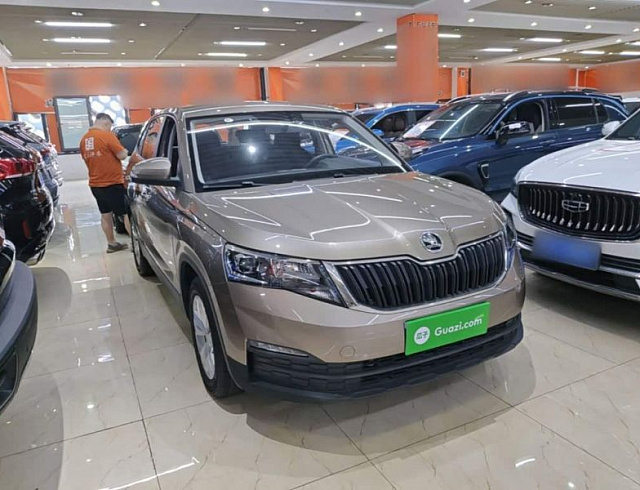 Skoda Kamiq 1.5 л 2021 г. шампань/коричневый, пробег 32400 км