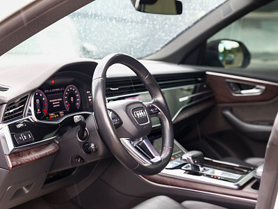 Audi Q8 белый 2018