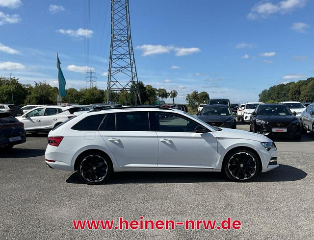 Skoda Superb 2023 г. Белый, пробег 59440 км